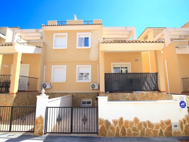 Chalet de 3 habitaciones en San Miguel de Salinas en venta con piscina - 210.000 € (Ref: 9808372)