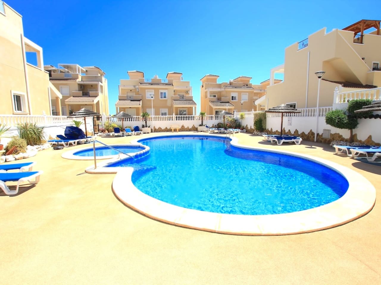 3 soveværelse Villa til salg i San Miguel de Salinas med swimmingpool - € 210.000 (Ref: 9808372)