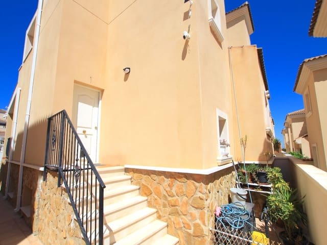 Chalet de 3 habitaciones en San Miguel de Salinas en venta con piscina - 210.000 € (Ref: 9808372)