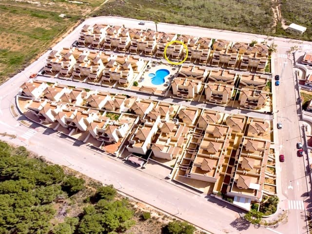 Chalet de 3 habitaciones en San Miguel de Salinas en venta con piscina - 210.000 € (Ref: 9808372)