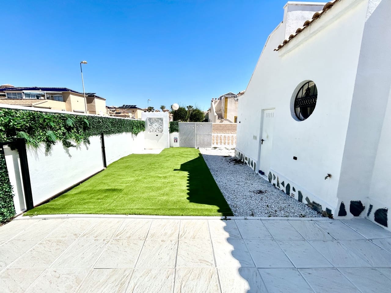 Casa de 2 habitaciones en Punta Prima en venta con piscina garaje - 209.999 € (Ref: 9808380)