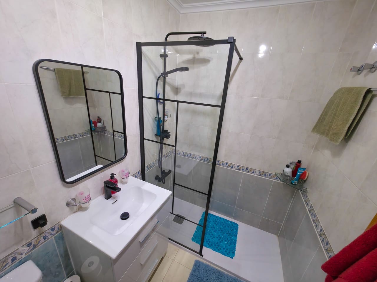 2 makuuhuone Huoneisto myytävänä paikassa Torrevieja mukana uima-altaan - 137 500 € (Ref: 9808383)