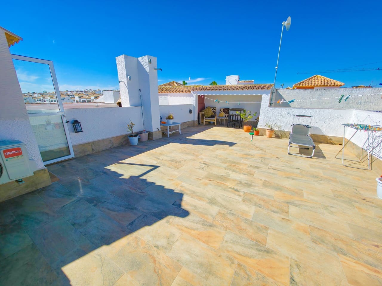 2 makuuhuone Huoneisto myytävänä paikassa Torrevieja mukana uima-altaan - 137 500 € (Ref: 9808383)