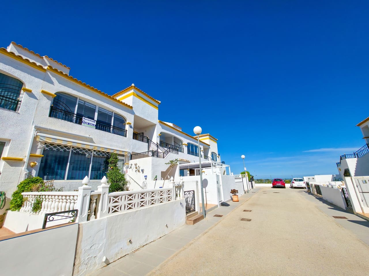 2 makuuhuone Huoneisto myytävänä paikassa Torrevieja mukana uima-altaan - 137 500 € (Ref: 9808383)