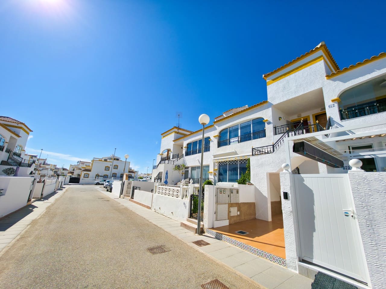 2 makuuhuone Huoneisto myytävänä paikassa Torrevieja mukana uima-altaan - 137 500 € (Ref: 9808383)