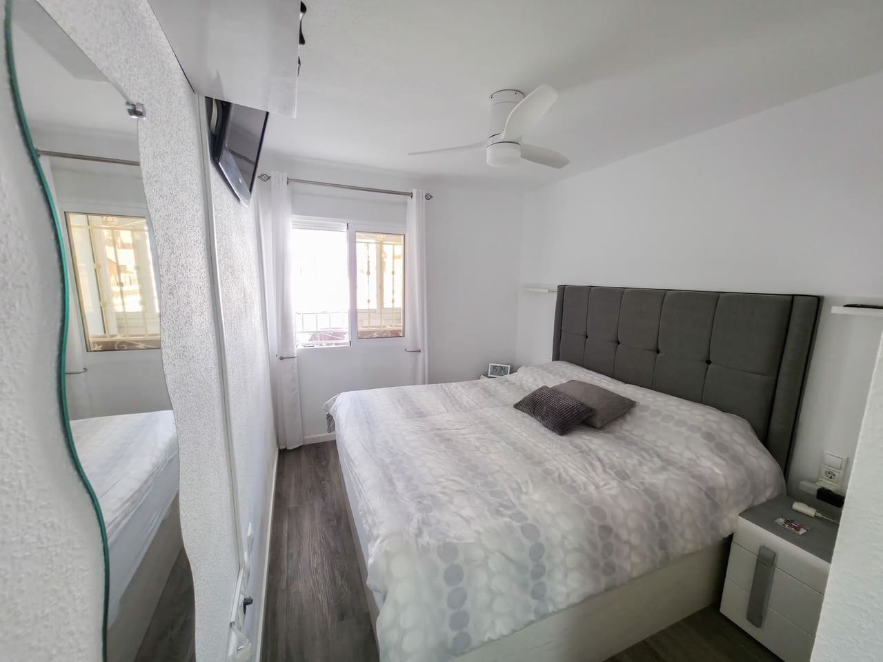 2 makuuhuone Huoneisto myytävänä paikassa Torrevieja mukana uima-altaan - 135 000 € (Ref: 9808384)