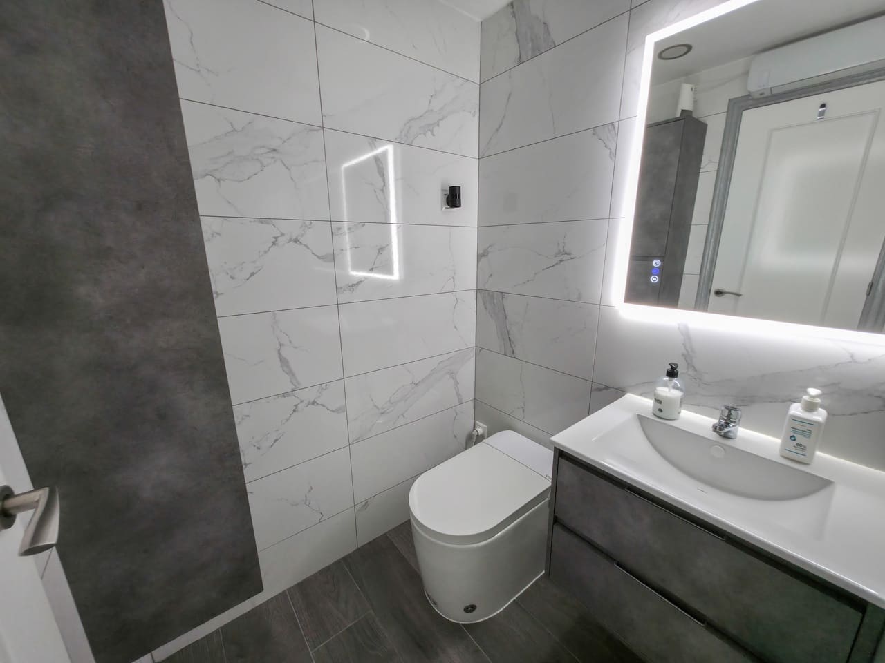 2 makuuhuone Huoneisto myytävänä paikassa Torrevieja mukana uima-altaan - 135 000 € (Ref: 9808384)