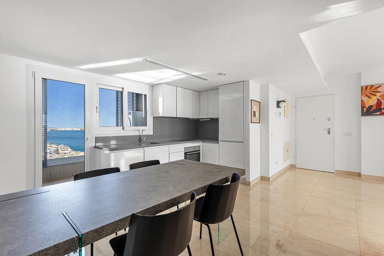 3 makuuhuone Kattohuoneisto myytävänä paikassa Torrevieja - 765 000 € (Ref: 9808399)