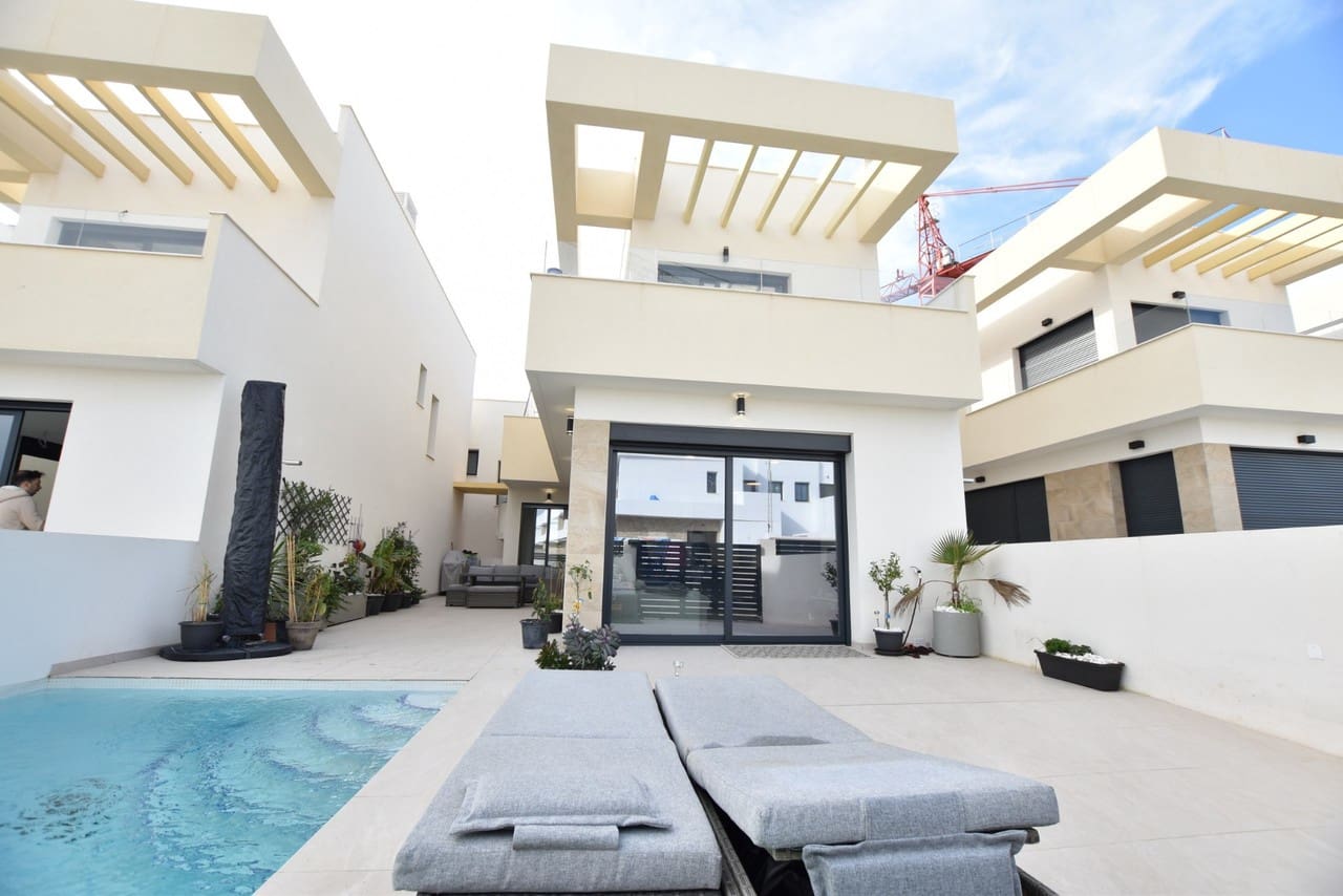 3 slaapkamer Villa te koop in Los Montesinos met zwembad - € 387.500 (Ref: 9808410)