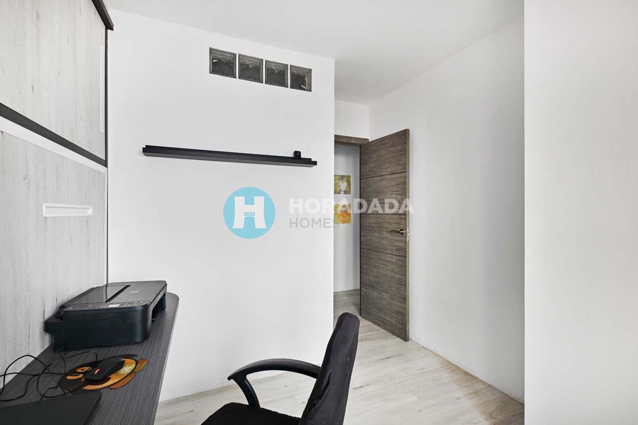 Apartamento de 3 habitaciones en Torre de la Horadada en venta - 239.000 € (Ref: 9808413)