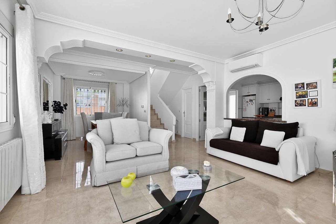 3 quarto Moradia para venda em Pinar de Campoverde com piscina - 359 999 € (Ref: 9808414)