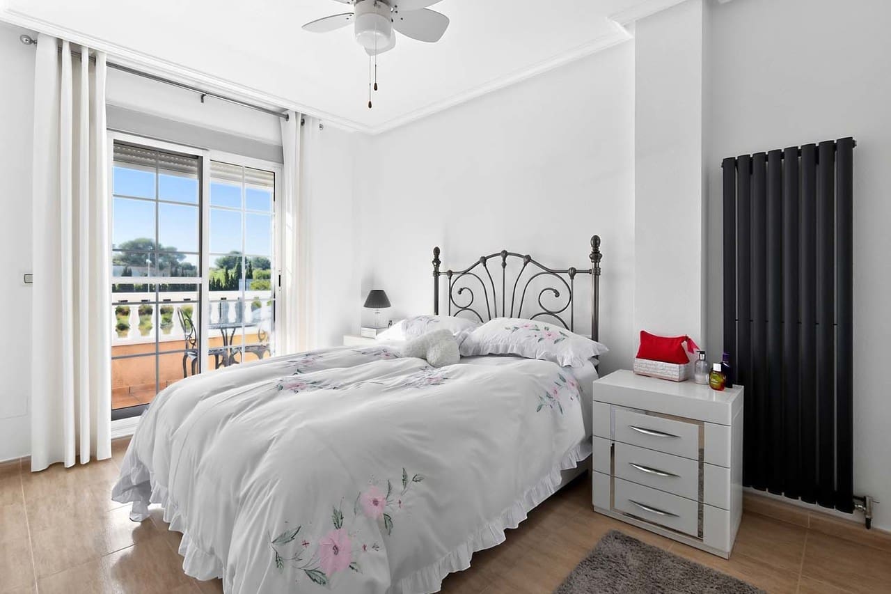 3 quarto Moradia para venda em Pinar de Campoverde com piscina - 359 999 € (Ref: 9808414)