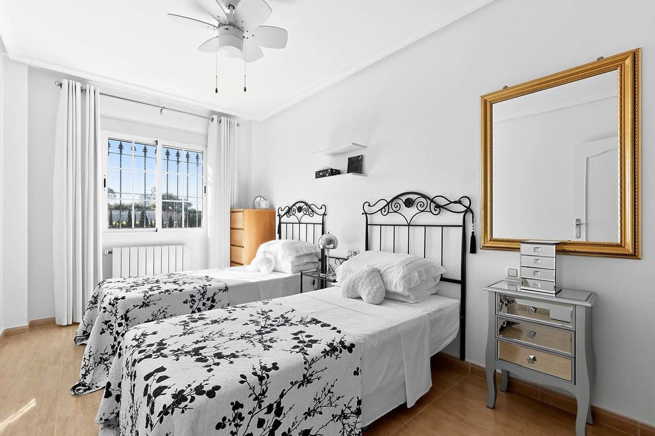 3 quarto Moradia para venda em Pinar de Campoverde com piscina - 359 999 € (Ref: 9808414)