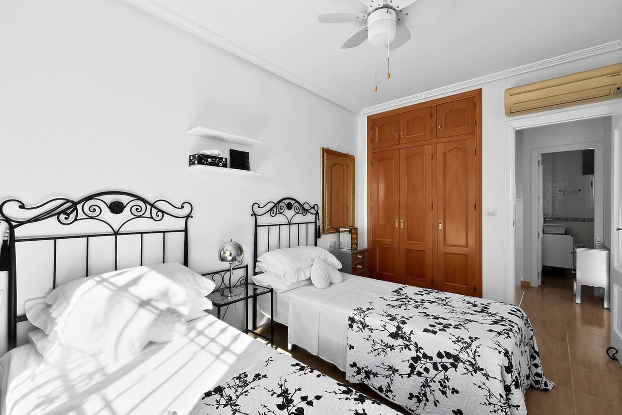 3 quarto Moradia para venda em Pinar de Campoverde com piscina - 359 999 € (Ref: 9808414)