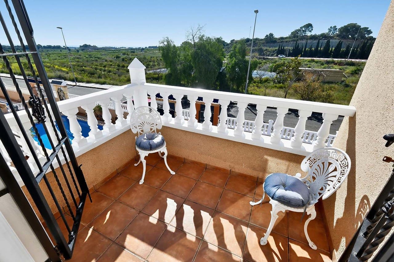 3 quarto Moradia para venda em Pinar de Campoverde com piscina - 359 999 € (Ref: 9808414)