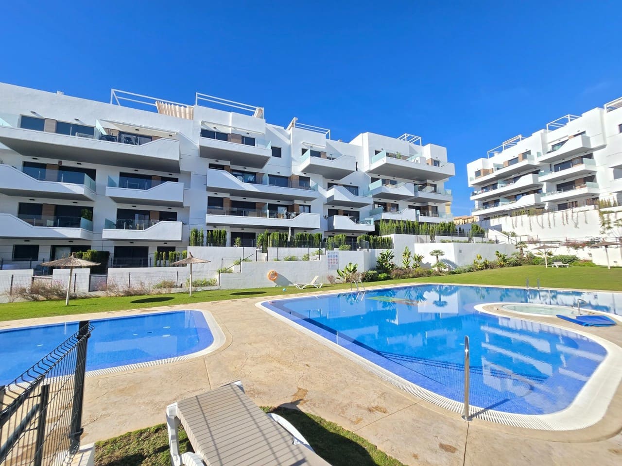 2 quarto Apartamento para venda em Orihuela Costa com piscina - 265 000 € (Ref: 9808418)