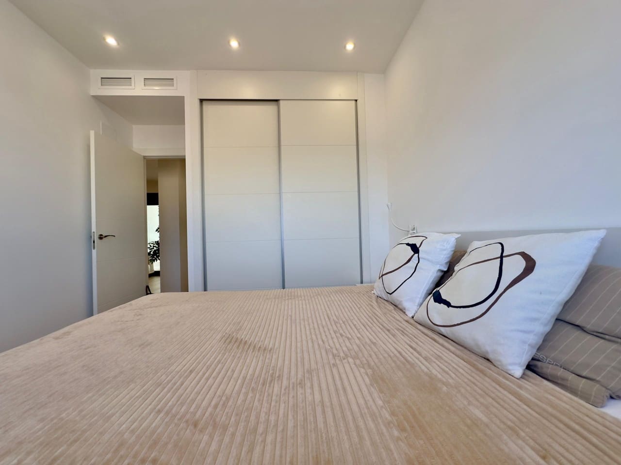 2 soverom Bungalow til salgs i Torrevieja med svømmebasseng - € 299 000 (Ref: 9808432)