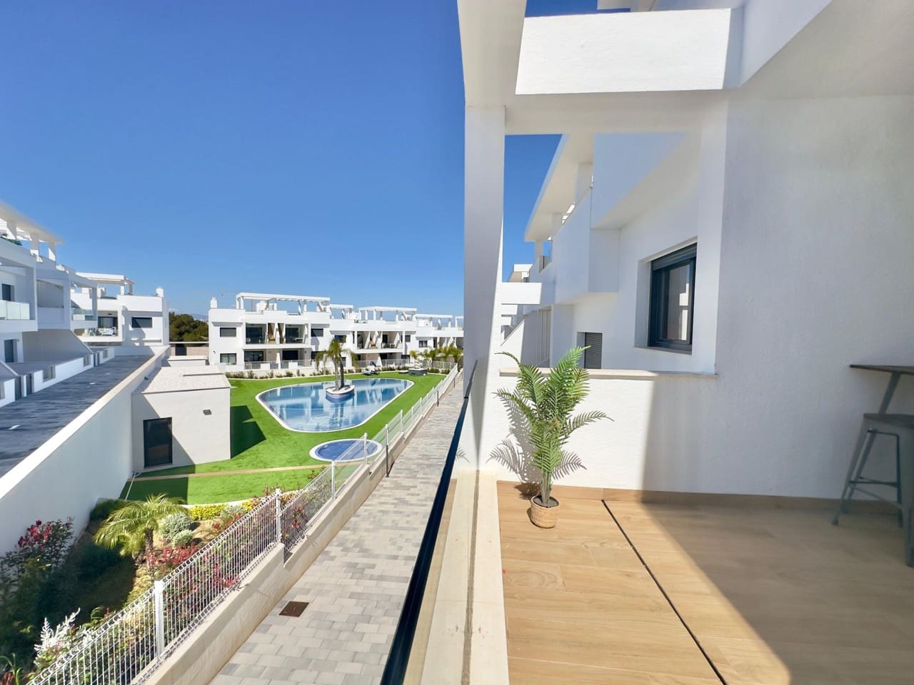 2 soverom Bungalow til salgs i Torrevieja med svømmebasseng - € 299 000 (Ref: 9808432)