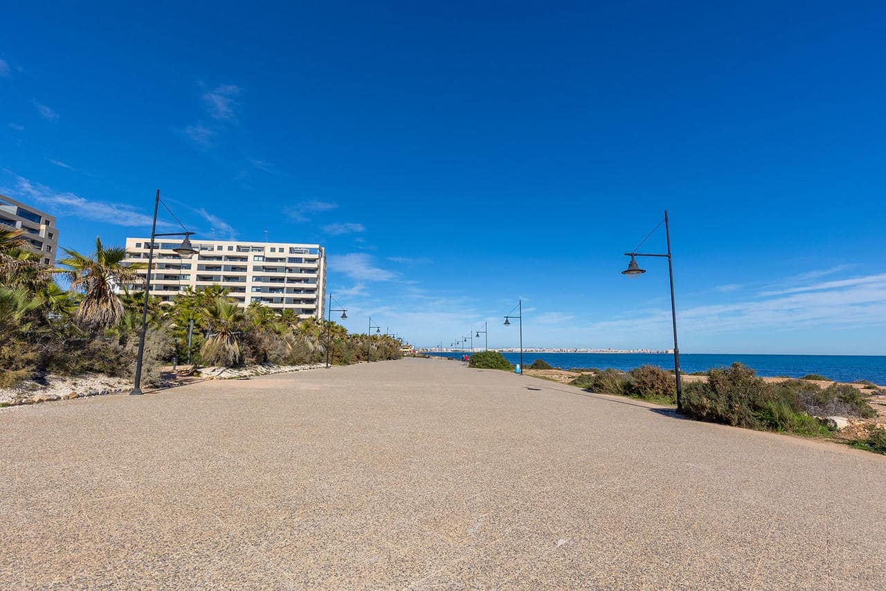 2 bedroom Apartment for sale in Torrevieja - € 345,000 (Ref: 9808435)