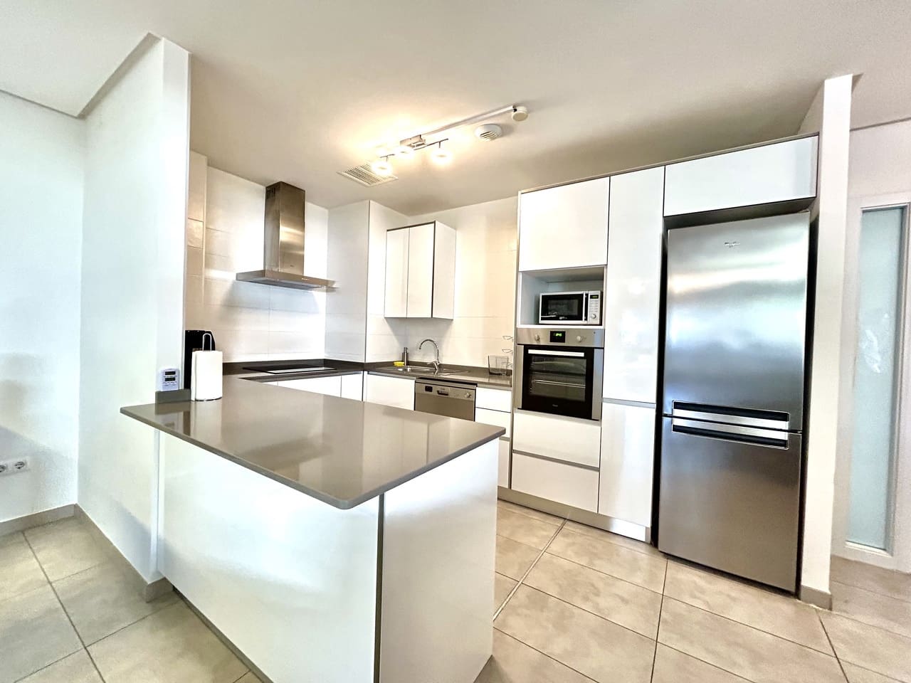 Apartamento de 2 habitaciones en Orihuela Costa en venta con piscina garaje - 220.000 € (Ref: 9808440)