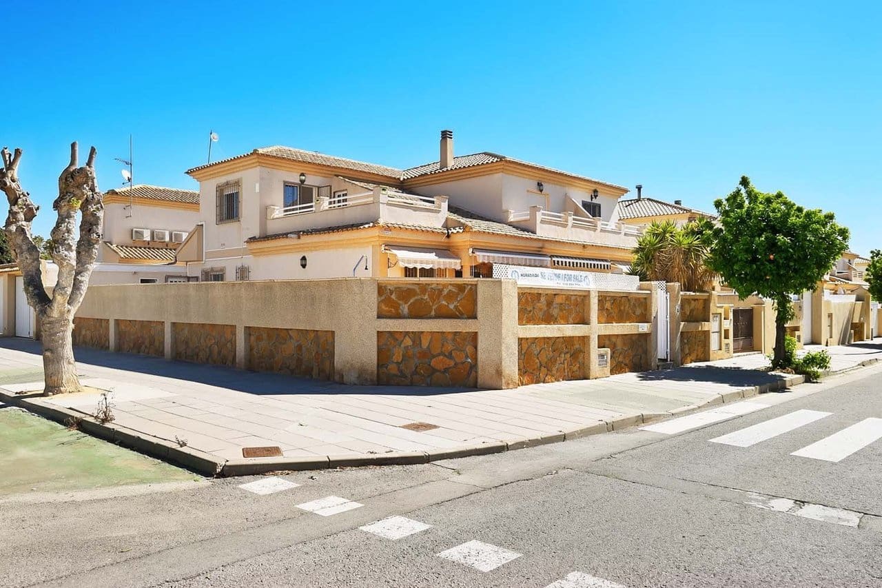 4 sovrum Villa till salu i Torre de la Horadada med pool - 390 000 € (Ref: 9808462)