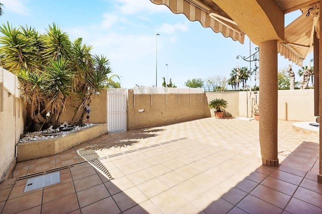 4 sovrum Villa till salu i Torre de la Horadada, Pilar de la Horadada med pool - 390 000 € (Ref: 9808462)