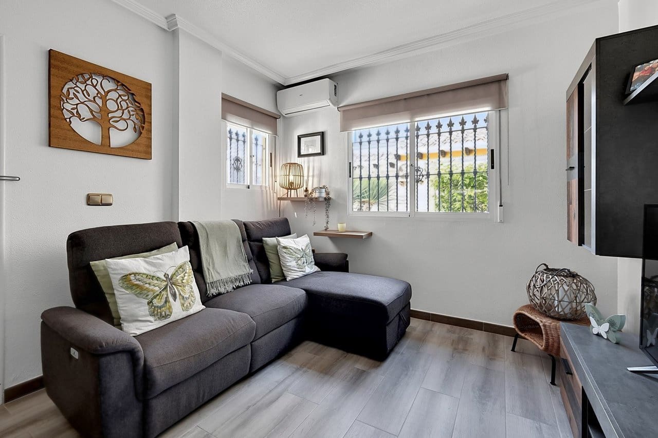 3 slaapkamer Villa te koop in Cabo Roig - € 260.000 (Ref: 9808475)