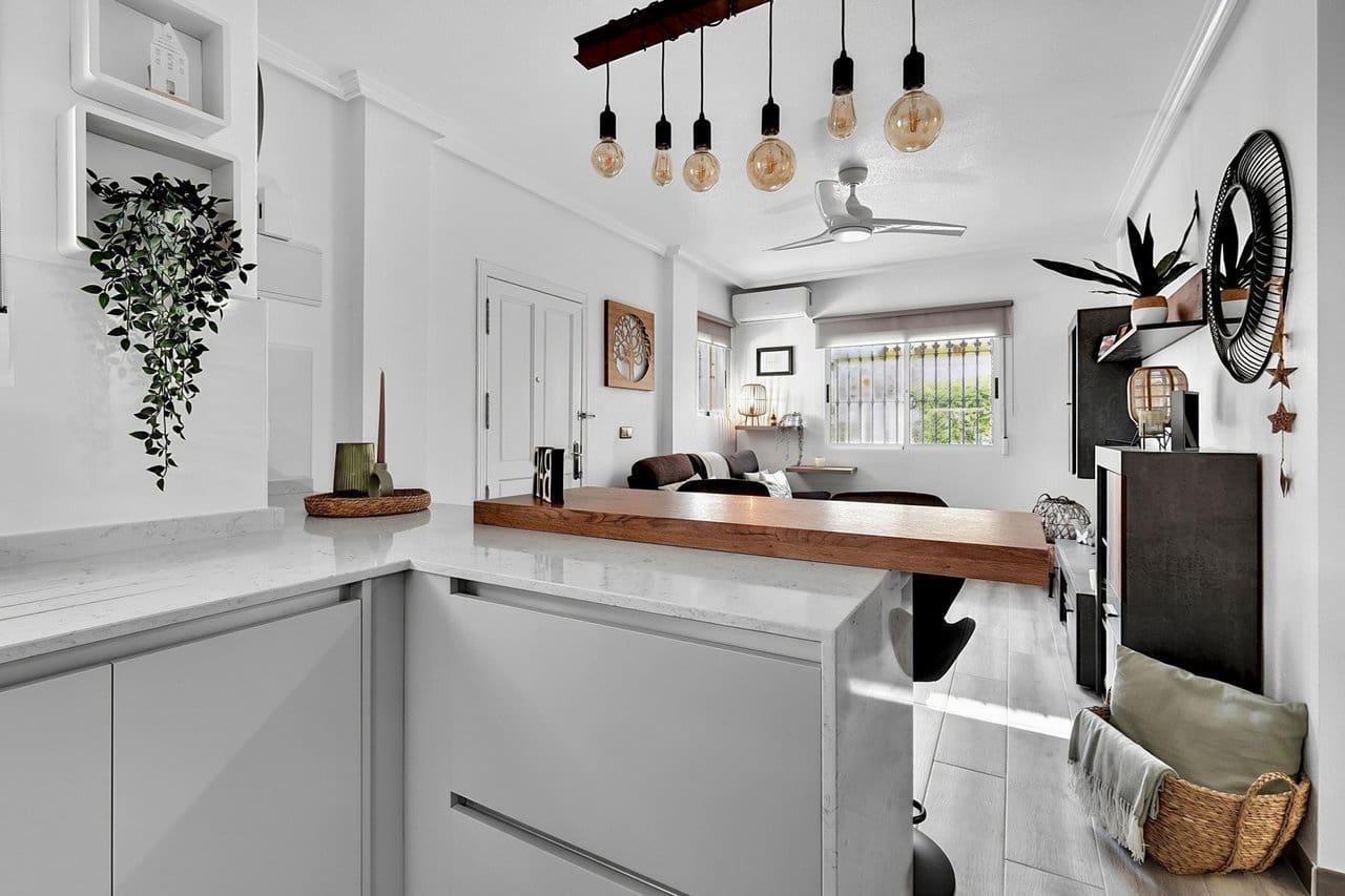 3 slaapkamer Villa te koop in Cabo Roig - € 260.000 (Ref: 9808475)