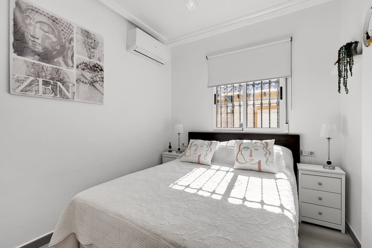 3 slaapkamer Villa te koop in Cabo Roig - € 260.000 (Ref: 9808475)