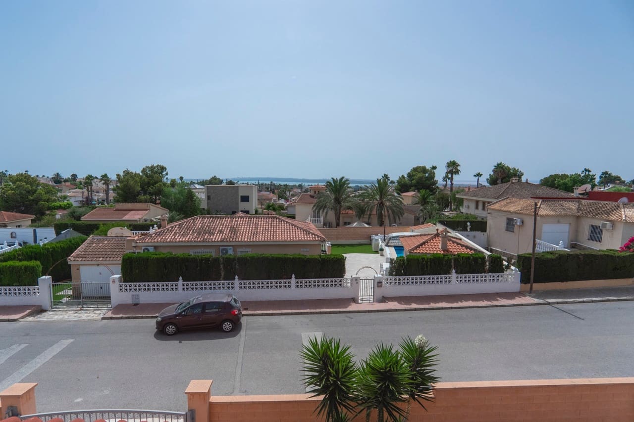 3 slaapkamer Villa te koop in Ciudad Quesada met zwembad - € 449.950 (Ref: 9808484)