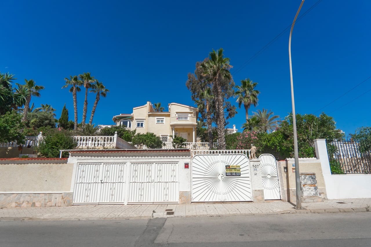 2 soverom Villa til salgs i Ciudad Quesada med svømmebasseng - € 395 000 (Ref: 9808486)