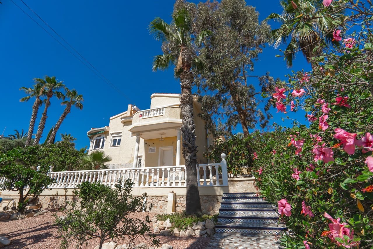 2 soverom Villa til salgs i Ciudad Quesada med svømmebasseng - € 395 000 (Ref: 9808486)