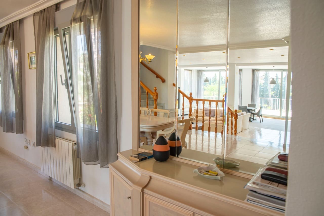 4 slaapkamer Villa te koop in Ciudad Quesada met zwembad - € 840.000 (Ref: 9808488)