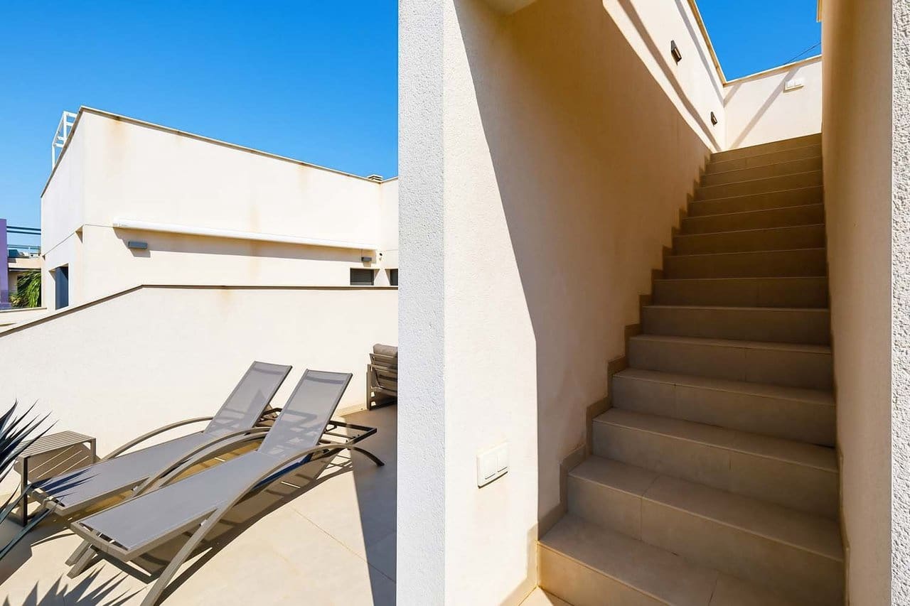 Chalet de 3 habitaciones en Torre de la Horadada en venta con piscina - 450.000 € (Ref: 9808515)
