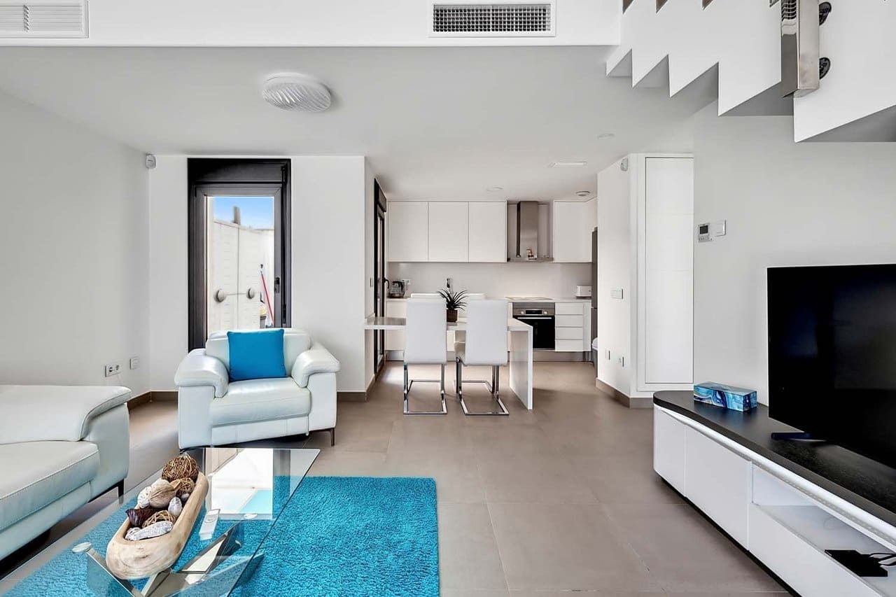 Chalet de 3 habitaciones en Torre de la Horadada en venta con piscina - 450.000 € (Ref: 9808515)