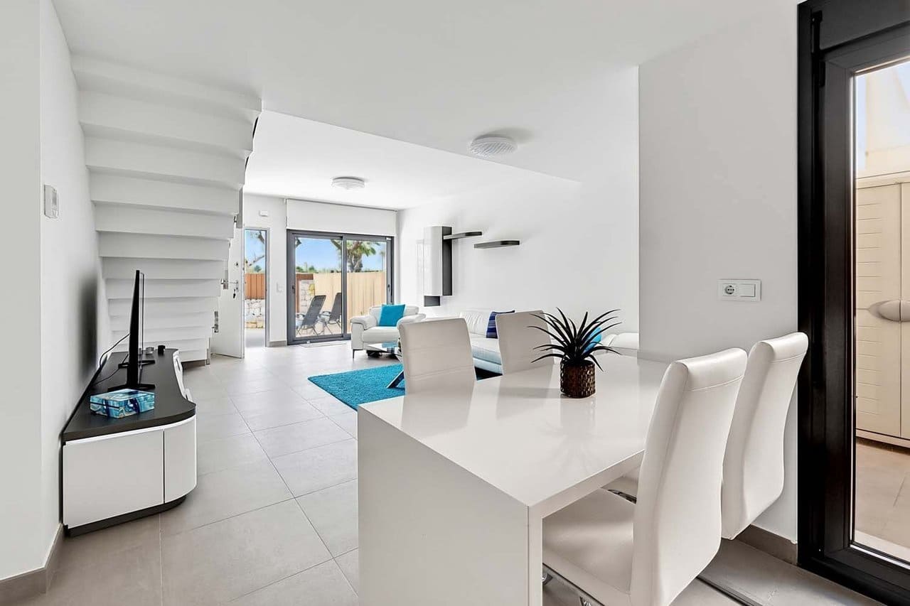 Chalet de 3 habitaciones en Torre de la Horadada en venta con piscina - 450.000 € (Ref: 9808515)