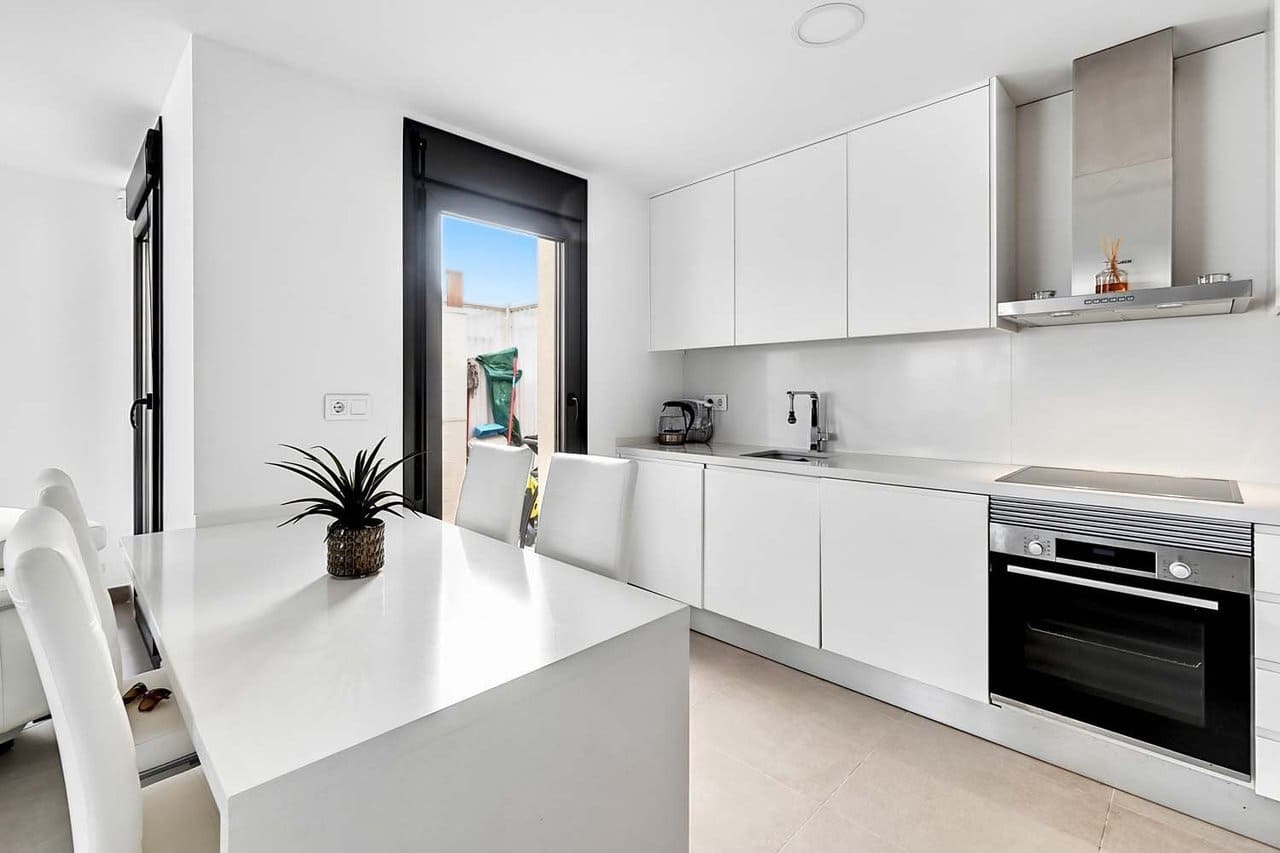 Chalet de 3 habitaciones en Torre de la Horadada en venta con piscina - 450.000 € (Ref: 9808515)