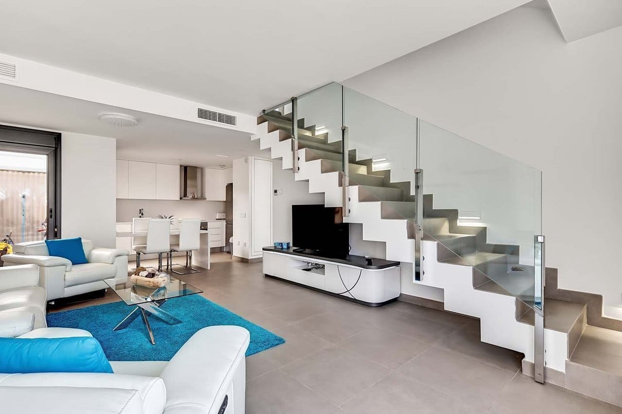 Chalet de 3 habitaciones en Torre de la Horadada en venta con piscina - 450.000 € (Ref: 9808515)