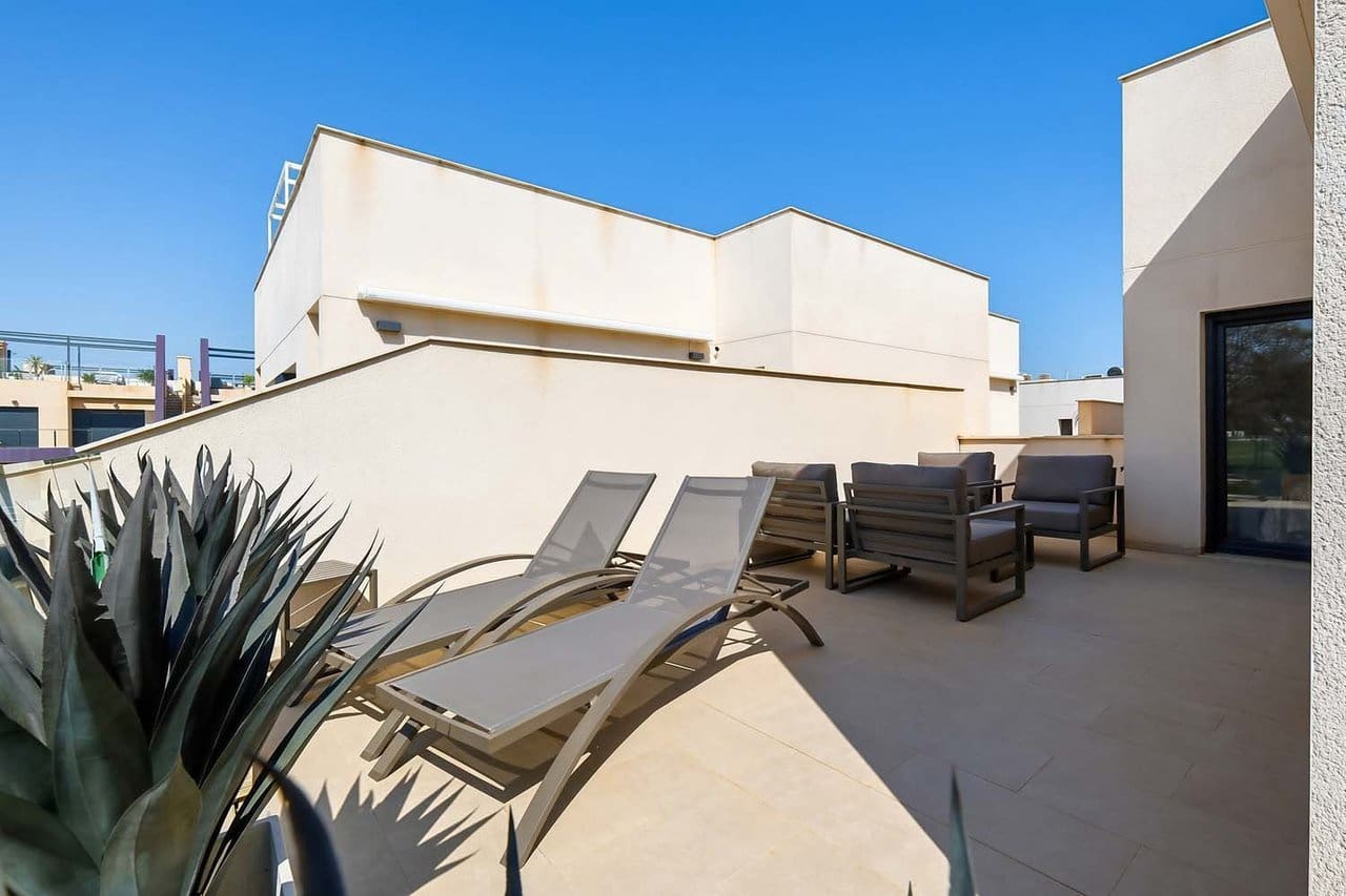 Chalet de 3 habitaciones en Torre de la Horadada en venta con piscina - 450.000 € (Ref: 9808515)