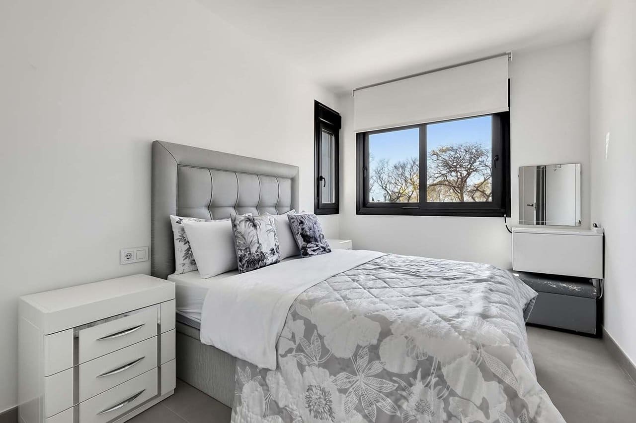 Chalet de 3 habitaciones en Torre de la Horadada en venta con piscina - 450.000 € (Ref: 9808515)