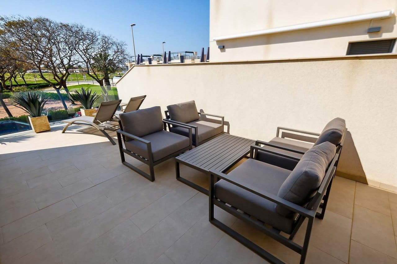 Chalet de 3 habitaciones en Torre de la Horadada en venta con piscina - 450.000 € (Ref: 9808515)