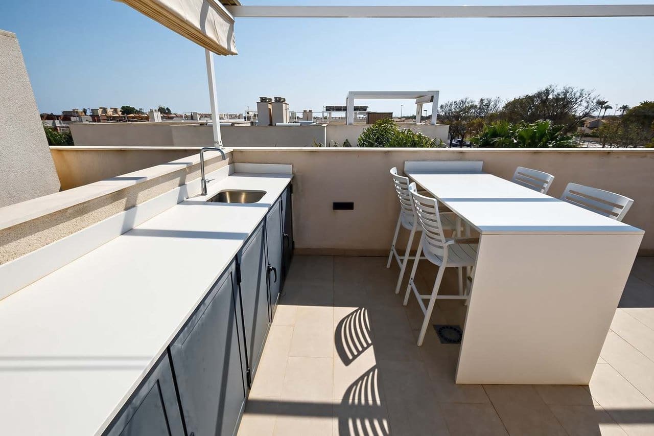 Chalet de 3 habitaciones en Torre de la Horadada en venta con piscina - 450.000 € (Ref: 9808515)
