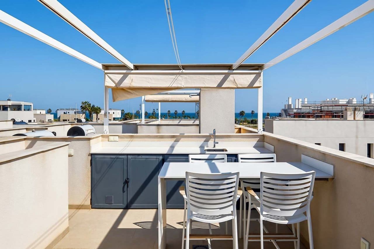 Chalet de 3 habitaciones en Torre de la Horadada en venta con piscina - 450.000 € (Ref: 9808515)