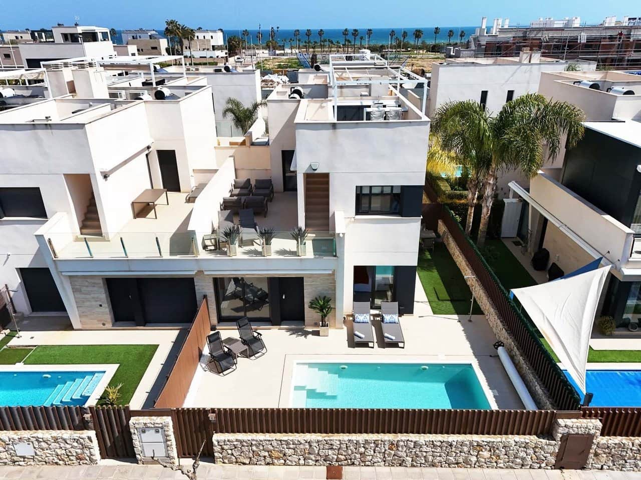 Chalet de 3 habitaciones en Torre de la Horadada en venta con piscina - 450.000 € (Ref: 9808515)