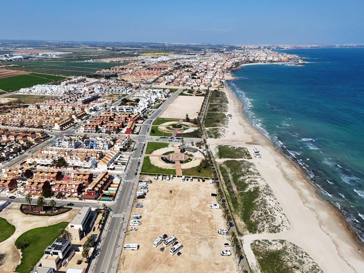 Chalet de 3 habitaciones en Torre de la Horadada en venta con piscina - 450.000 € (Ref: 9808515)