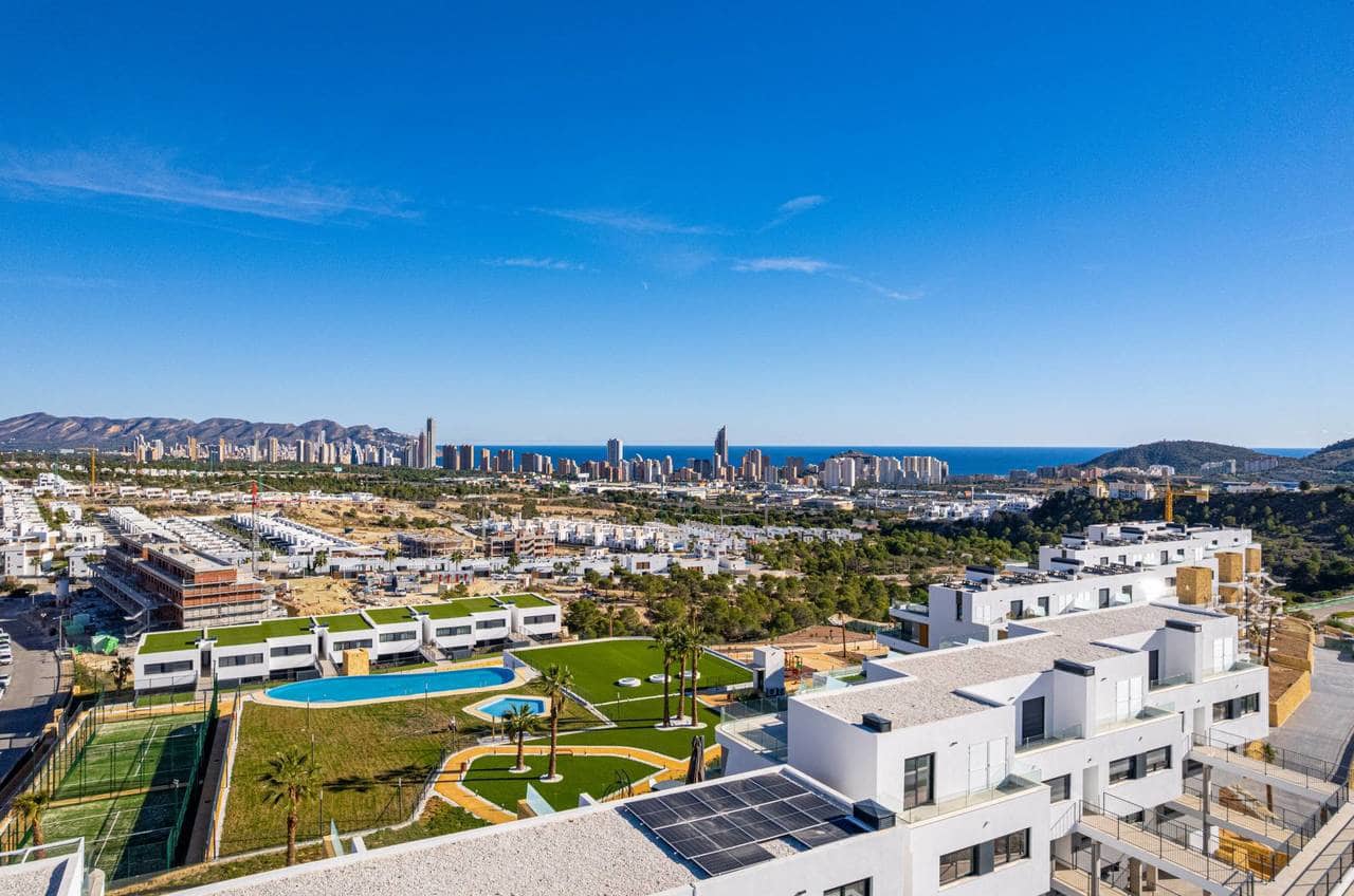 2 bedroom Apartment for sale in Finestrat with pool - € 550,000 (Ref: 9808538)