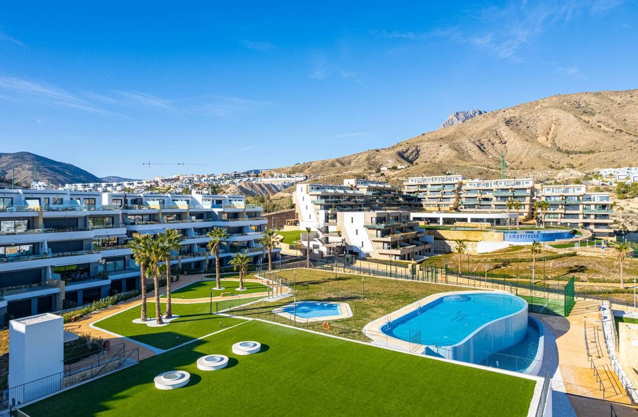 2 bedroom Apartment for sale in Finestrat with pool - € 550,000 (Ref: 9808538)