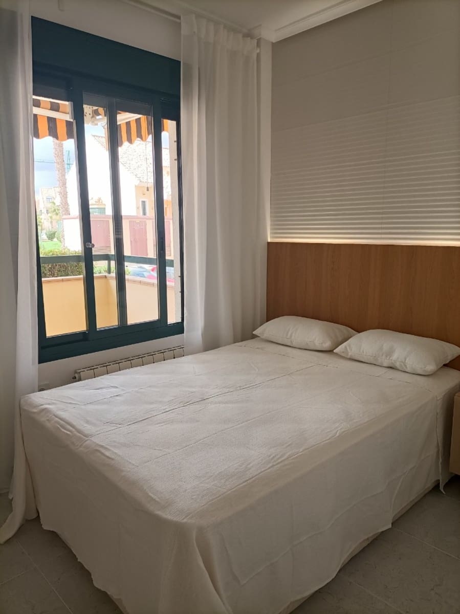 2 makuuhuone Huoneisto myytävänä paikassa Orihuela Costa mukana uima-altaan - 249 000 € (Ref: 9808554)