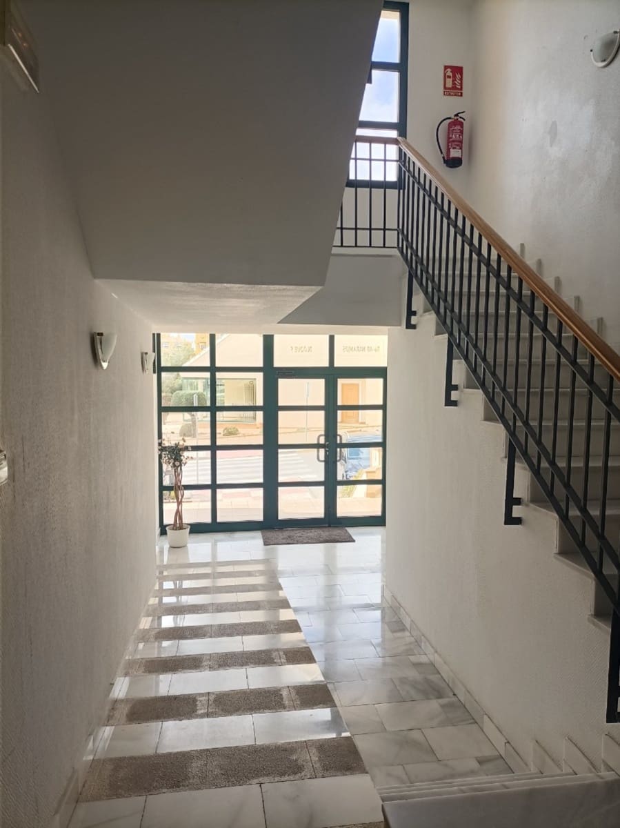 2 makuuhuone Huoneisto myytävänä paikassa Orihuela Costa mukana uima-altaan - 249 000 € (Ref: 9808554)