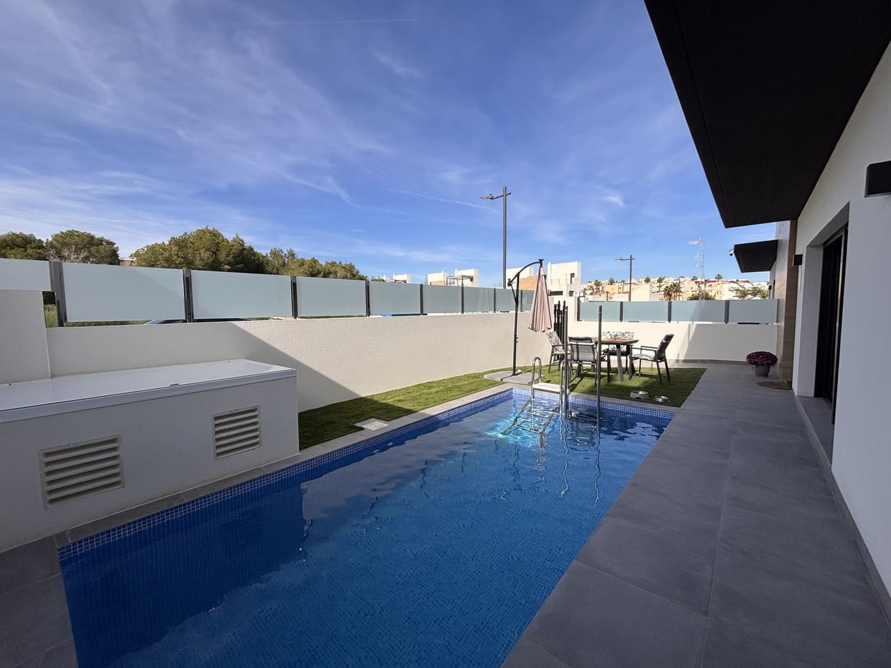 2 slaapkamer Villa te koop in Villamartin met zwembad garage - € 434.950 (Ref: 9815001)